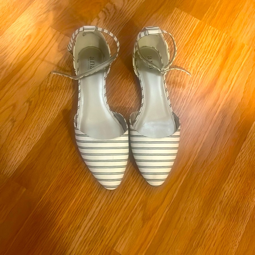 Ballet flats strip print ankle buckle